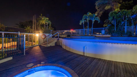 Sunshine Tower Hotel - Holiday Cairns 12