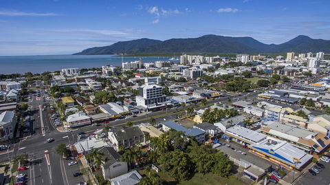 Sunshine Tower Hotel - Holiday Cairns 2