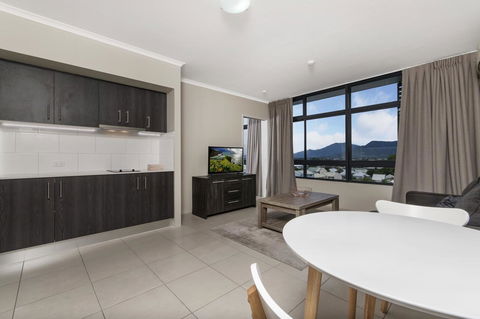 Sunshine Tower Hotel - Holiday Cairns 20