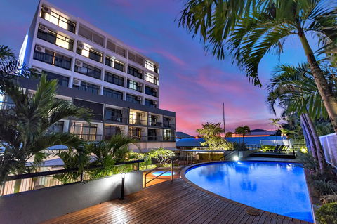 Sunshine Tower Hotel - Holiday Cairns 0