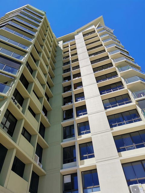 Surfers Hawaiian Holiday Apartments - Holiday Cairns 7