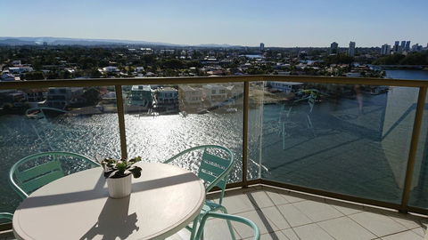 Surfers Hawaiian Holiday Apartments - Holiday Cairns 8