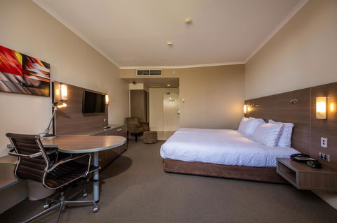 DoubleTree By Hilton Cairns - Holiday Cairns 24