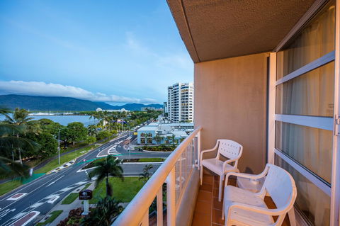 DoubleTree By Hilton Cairns - Holiday Cairns 25