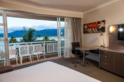 DoubleTree By Hilton Cairns - Holiday Cairns 19