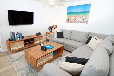 Narrowneck Court Holiday Apartments - Holiday Cairns 26