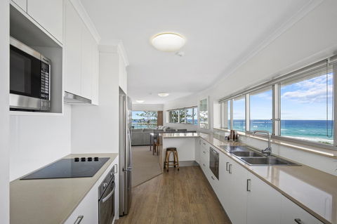 Narrowneck Court Holiday Apartments - Holiday Cairns 24