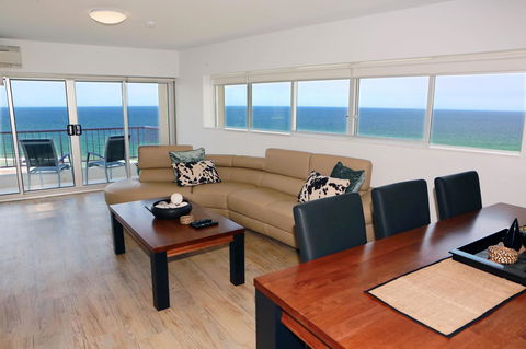 Narrowneck Court Holiday Apartments - Holiday Cairns 4