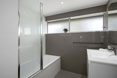 Narrowneck Court Holiday Apartments - Holiday Cairns 9