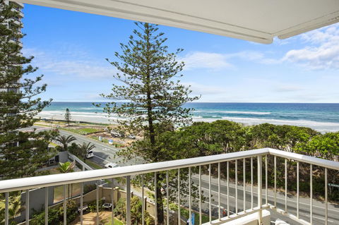 Narrowneck Court Holiday Apartments - Holiday Cairns 1