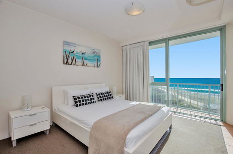 The Waterford On Main Beach - Holiday Cairns 23