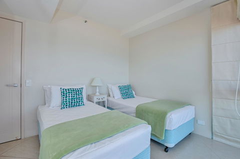 The Waterford On Main Beach - Holiday Cairns 34