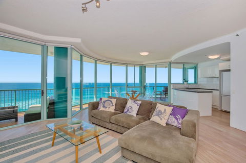 The Waterford On Main Beach - Holiday Cairns 31