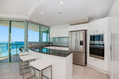 The Waterford On Main Beach - Holiday Cairns 24