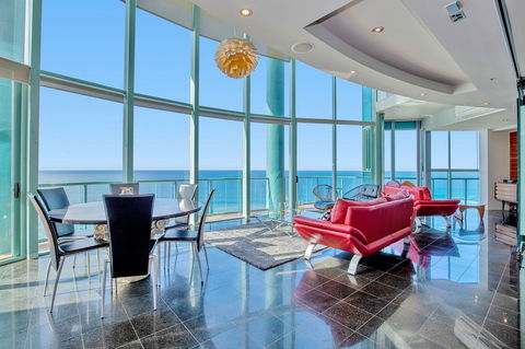 The Waterford On Main Beach - Holiday Cairns 44