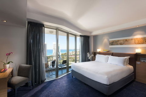Sofitel Gold Coast Broadbeach - Holiday Cairns 3