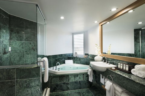 Sofitel Gold Coast Broadbeach - Holiday Cairns 4