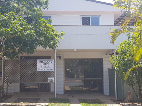 Highland House - Holiday Cairns 0
