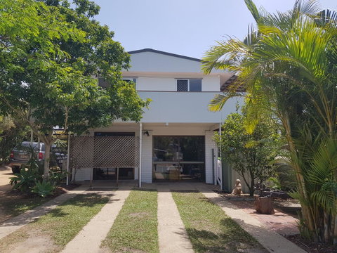 Highland House - Holiday Cairns 9