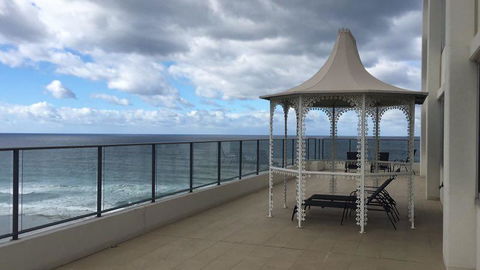 The Penthouses Apartments - Holiday Cairns 13