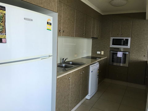 The Penthouses Apartments - Holiday Cairns 36