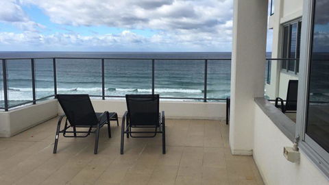 The Penthouses Apartments - Holiday Cairns 12