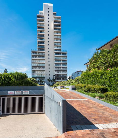 The Penthouses Apartments - Holiday Cairns 20