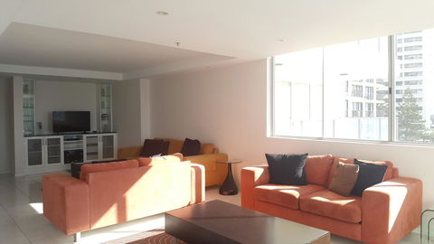 The Penthouses Apartments - Holiday Cairns 7