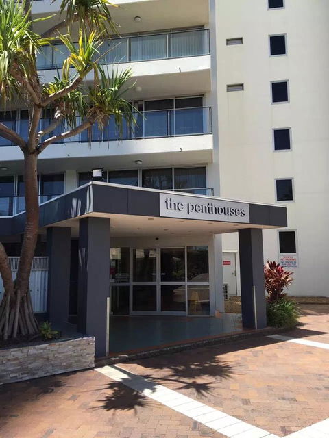 The Penthouses Apartments - Holiday Cairns 21