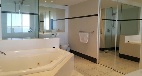 The Penthouses Apartments - Holiday Cairns 2