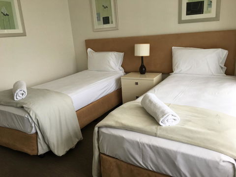 Surfers Century Oceanside Apartments - Holiday Cairns 18
