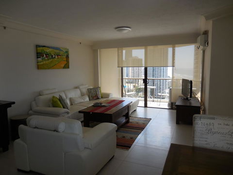 Surfers Century Oceanside Apartments - Holiday Cairns 40
