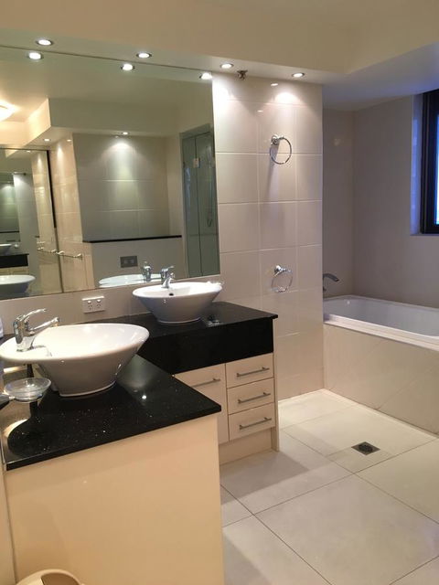 Surfers Century Oceanside Apartments - Holiday Cairns 22