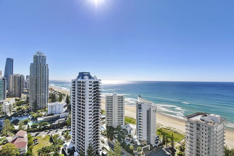 Surfers Century Oceanside Apartments - Holiday Cairns 16