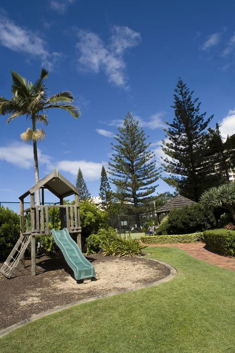 Surfers Century Oceanside Apartments - Holiday Cairns 29