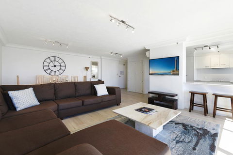Surfers Century Oceanside Apartments - Holiday Cairns 13