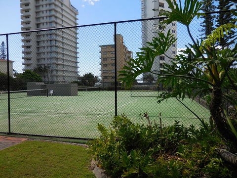 Surfers Century Oceanside Apartments - Holiday Cairns 32