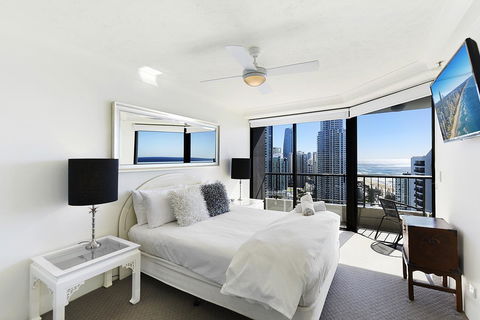 Surfers Century Oceanside Apartments - Holiday Cairns 2