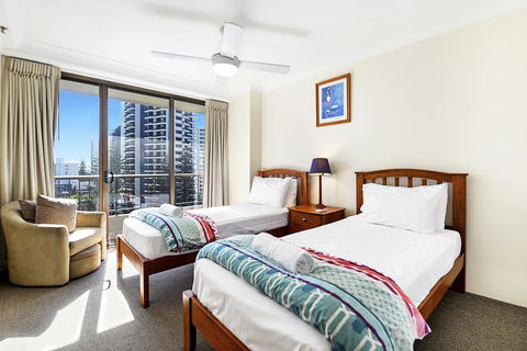 Surfers Century Oceanside Apartments - Holiday Cairns 7