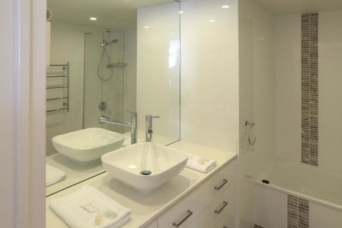 Surfers Century Oceanside Apartments - Holiday Cairns 38