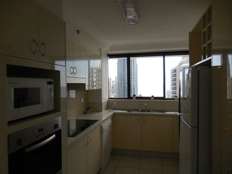 Surfers Century Oceanside Apartments - Holiday Cairns 42