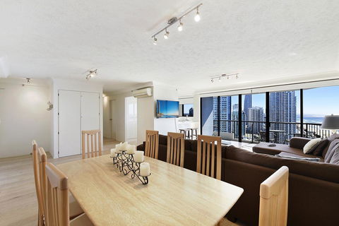 Surfers Century Oceanside Apartments - Holiday Cairns 12