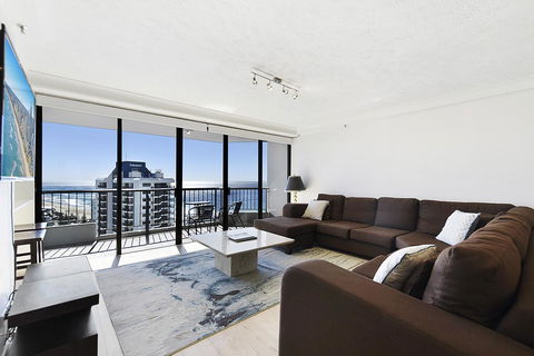 Surfers Century Oceanside Apartments - Holiday Cairns 11