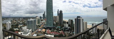 Surfers Century Oceanside Apartments - Holiday Cairns 17