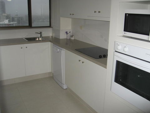 Surfers Century Oceanside Apartments - Holiday Cairns 35