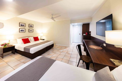 Hides Hotel - Holiday Cairns 7