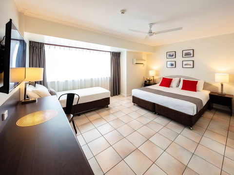 Hides Hotel - Holiday Cairns 1