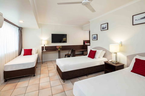 Hides Hotel - Holiday Cairns 8
