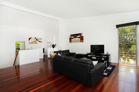 224 Centenary Heights Road Coolum Beach, 500 Dollar Bond, Linen Included - Holiday Cairns 4