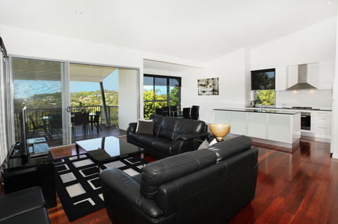 224 Centenary Heights Road Coolum Beach, 500 Dollar Bond, Linen Included - Holiday Cairns 3